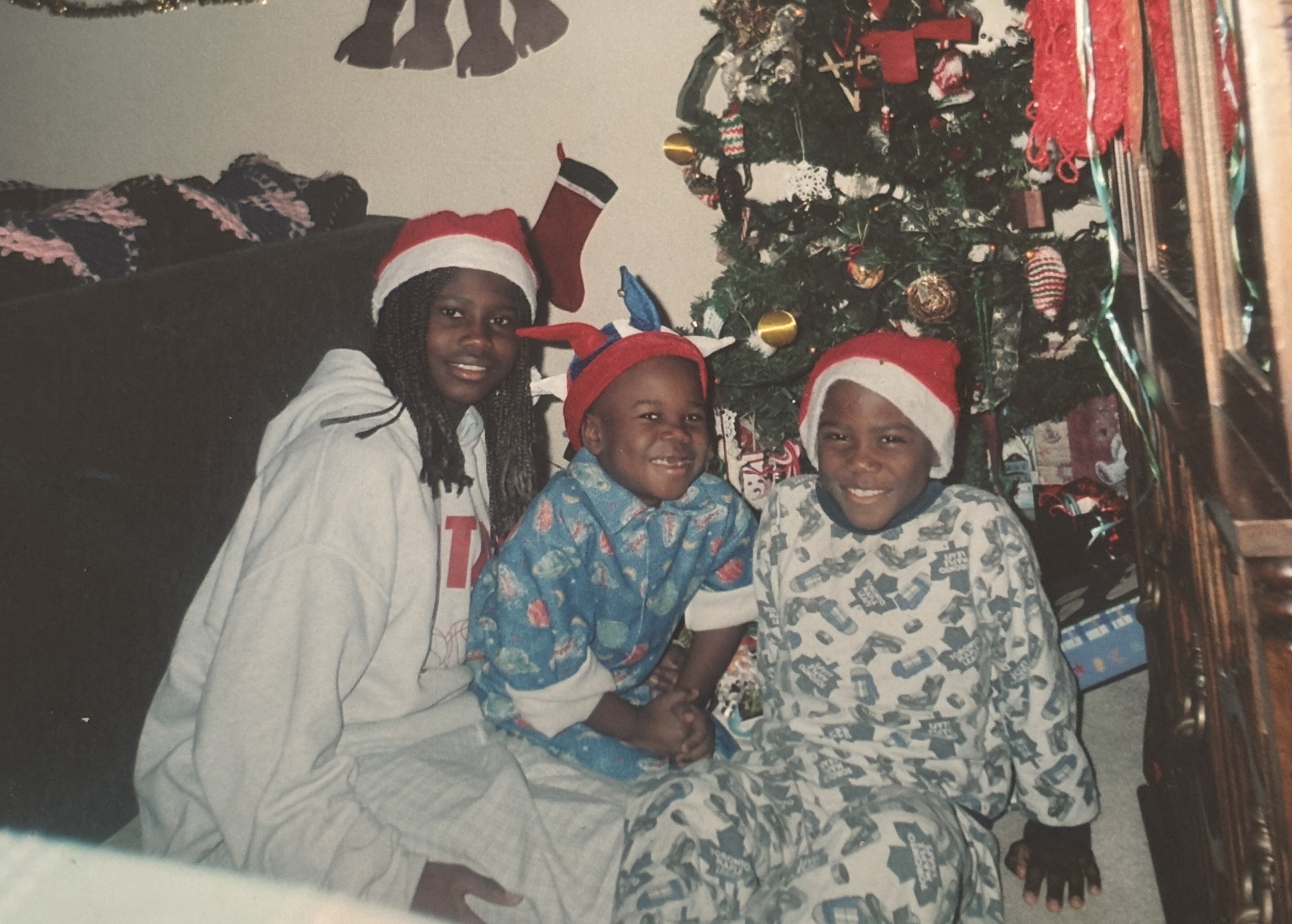 Kids in front of a Christmas tree